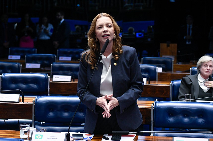 Parecer de Jaques Wagner foi lido por Janaína FariasFonte: Agência Senado